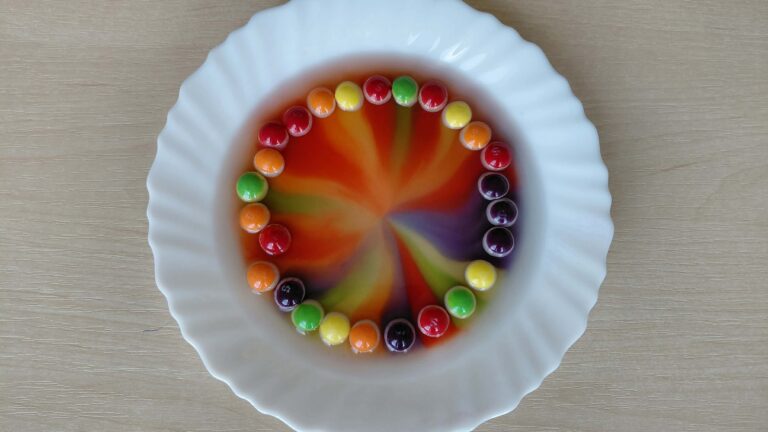 🍬 Dziś nasi Mali Odkrywcy po raz kolejny zamienili się w prawdziwych eksperymentatorów!